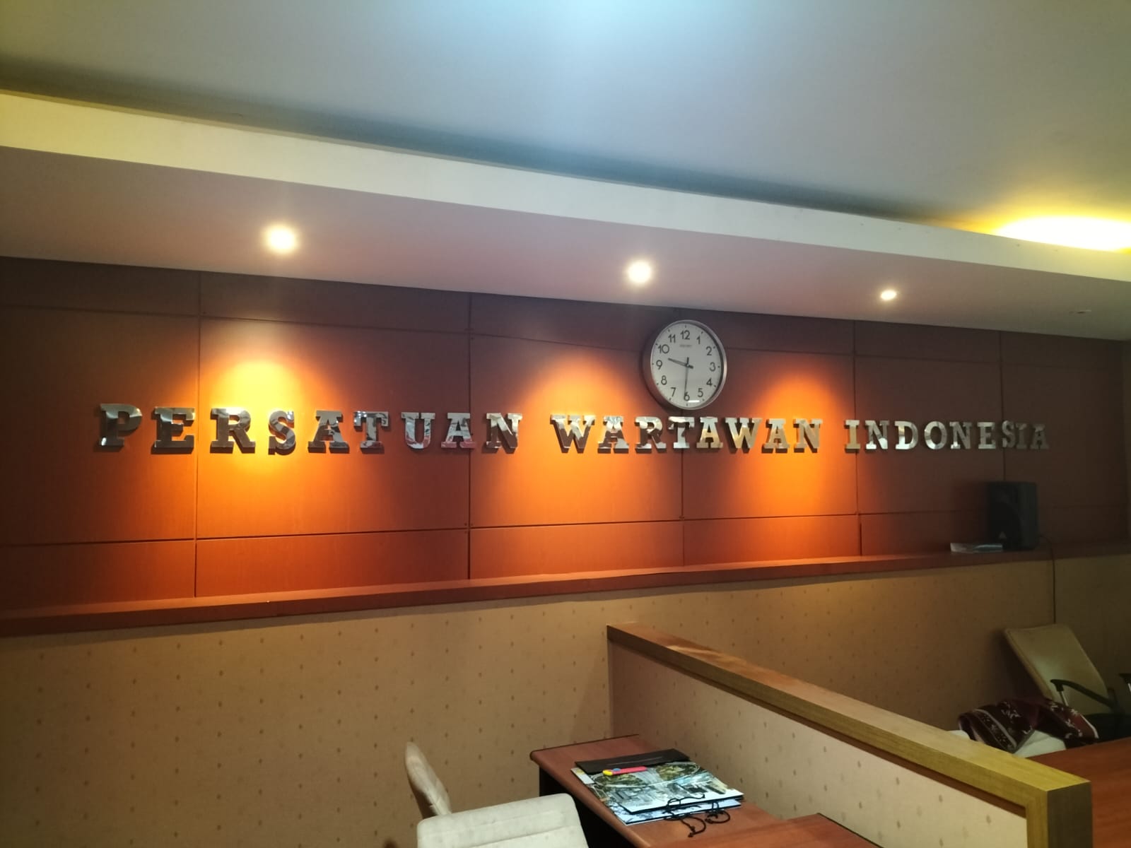 Ketua PWI Pusat, Hendry Ch Bangun, Menolak Keputusan Pemecatan oleh DK