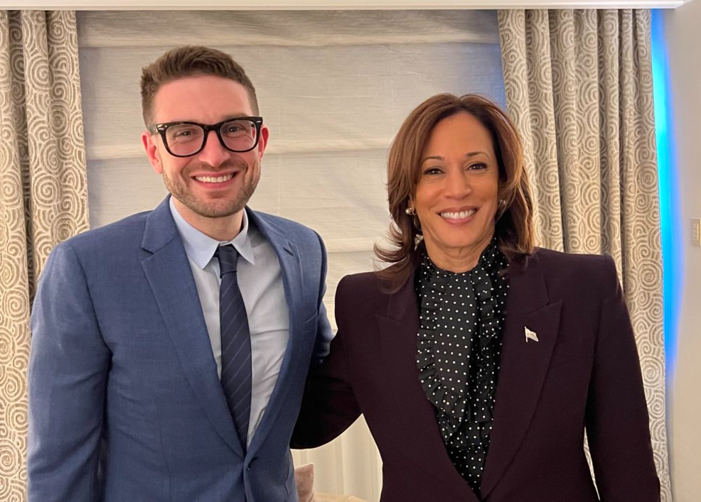 Alex Soros Dukung Kamala Harris Jadi Presiden: Kontroversi dan Dukungan Mengalir