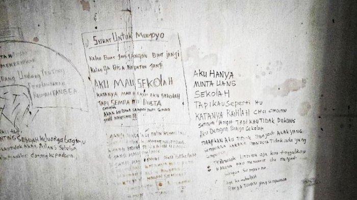 Coretan dinding di rumah Bandung Barat yang ditemukan kerangka ibu dan anak. (Foto@Xremajasosmed)