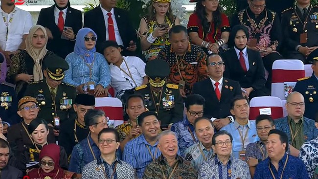 Sejumlah konglomerat Indonesia menghadiri upacara HUT RI ke-79 yang perdana digelar di IKN, Kalimantan Timur, Sabtu (17/8). (Sekretariat Presiden)