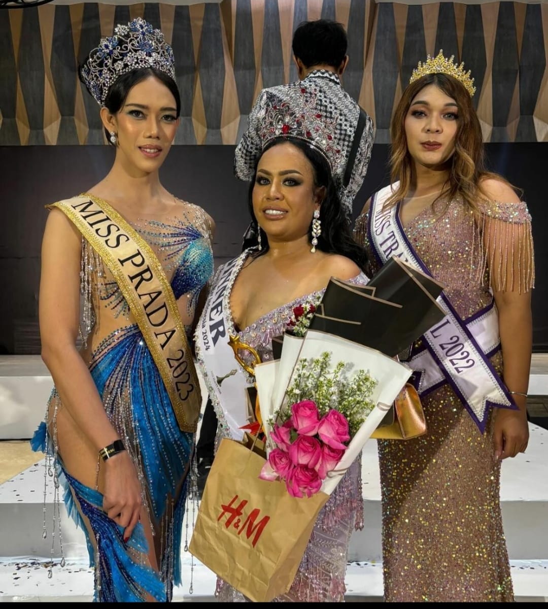 Nyak Ayu Saree (tengah), pemenang kontes kecantikan transpuan Miss Beauty Star Indonesia 2024. [Foto:Istimewa]