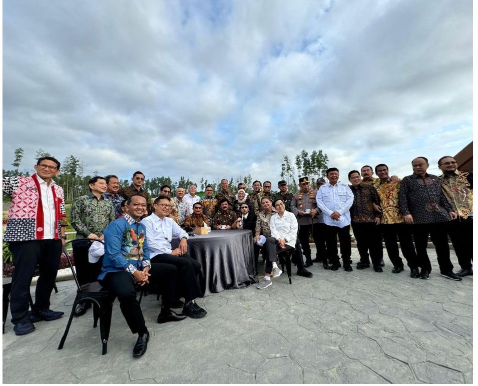 Airlangga dan Bahlil Tunjukkan Keakraban Sebelum Sidang Kabinet di IKN