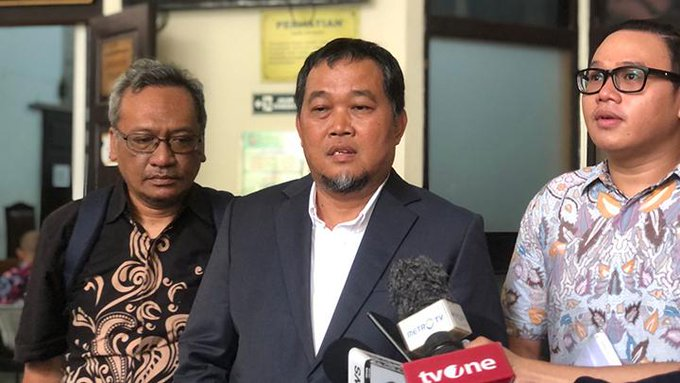 Koordinator MAKI Boyamin Saiman, mendesak agar penyidik segera menahan Firli dan menyerahkan berkas perkara ke Kejaksaan Tinggi Jakarta. (X / @MarahIchsan)