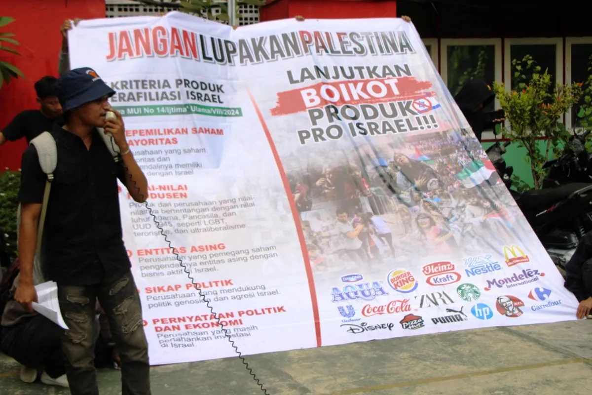 Mahasiswa menyerukan boikot produk asing terafiliasi Israel sebagai dukungan untuk Palestina. (Foto SUMRP)