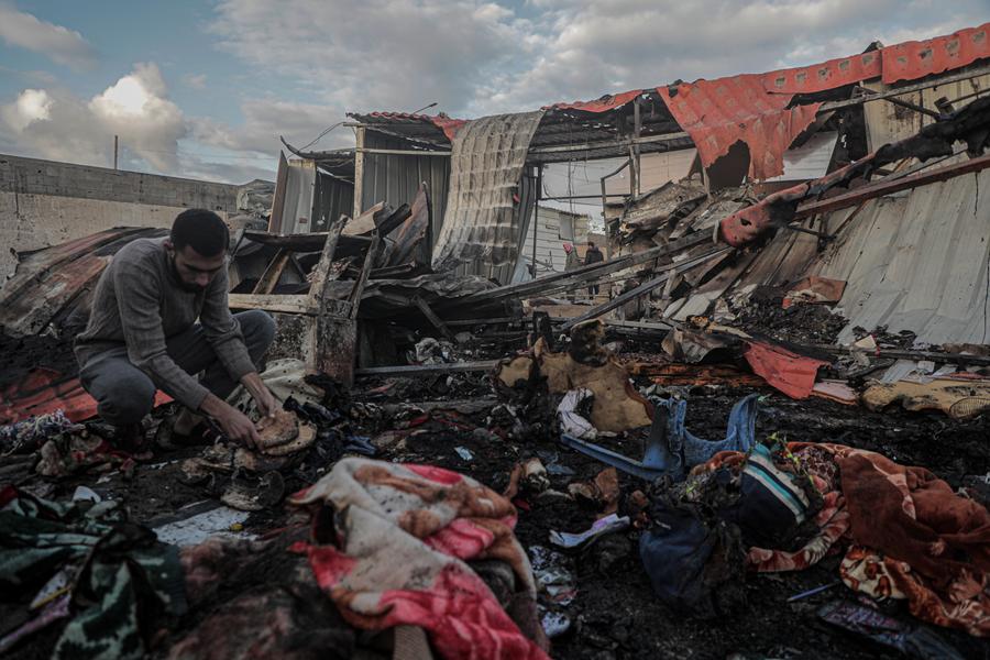 Serangan udara Israel di daerah Mawasi, Khan Younis, Gaza Selatan, menewaskan tujuh warga Palestina pada Minggu. (X/@XHChineNouvelle)