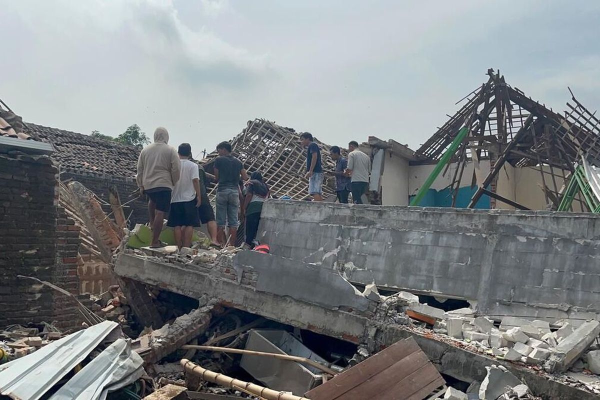 Ibu dan Anak Tewas dalam Ledakan Mojokerto Kerabat Polisi Pemilik Rumah