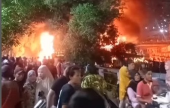 6 Rumah Semipermanen di Cilincing Jakut Terbakar Gegara Kejatuhan Petasan, Seorang Kakek Terluka