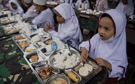 Program Makan Bergizi Gratis Dimulai Hari Ini, Menu Ayam Teriyaki Tumis Buncis di Jakarta