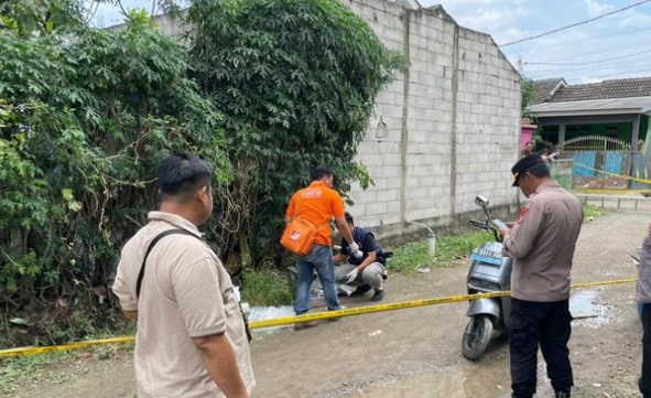 Pesinetron Sandy Permana Diduga Dihabisi Tetangganya, Dikejar Polisi