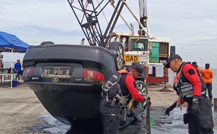 Mobil Purnawirawan TNI Tewas Tercebur di Laut Marunda Ditemukan, Kondisi Rusak dan Berlumpur