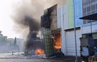 Gudang di Kalideres Jakbar Kebakaran, Warga Teriak Ketakutan