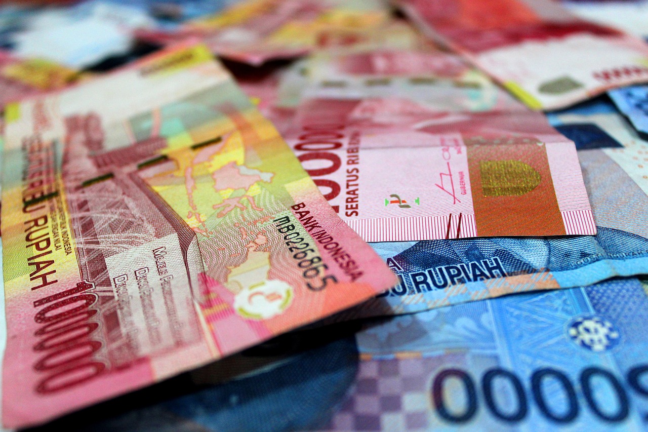 Rupiah Indonesia menjadi salah satu mata uang dengan nilai tukar rendah di dunia. (Pixabay/@EmAji)