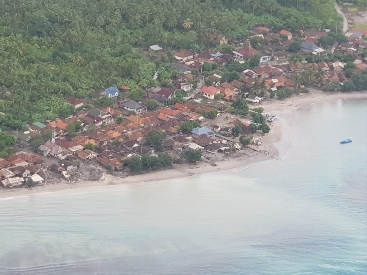 Warga Pulau Sebesi terancam sulit masak akibat warung dilarang jual gas elpiji 3 kg. (foto X/@Sutopo_PN)