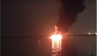 Kebakaran di Ancol, Jakut gegara ABK merokok saat isi BBM, Minggu (9/2/2025). Foto: Instagram @humasjakfire