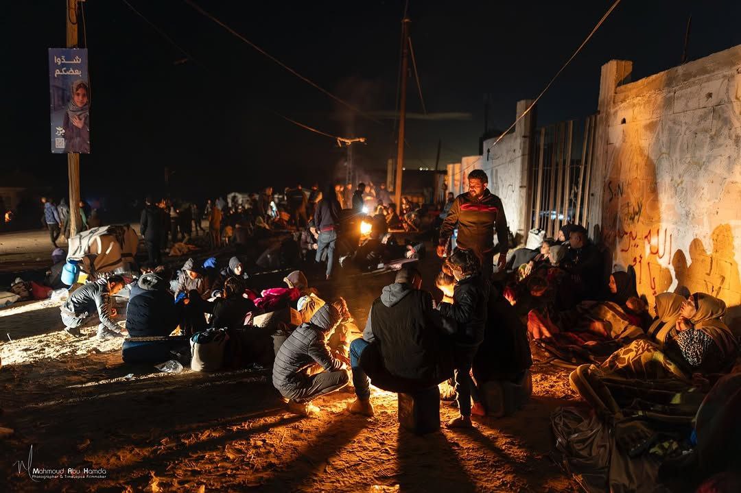 Warga Gaza hidup diantara reruntuhan bangunan ditengah ancaman kelaparan akibat blokade bantuan oleh Israel. (foto X/@SYacoobi)