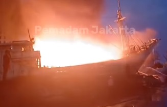 Dua Kapal di Pelabuhan Sunda Kelapa Jakut Kebakaran, Diduga korsleting listrik