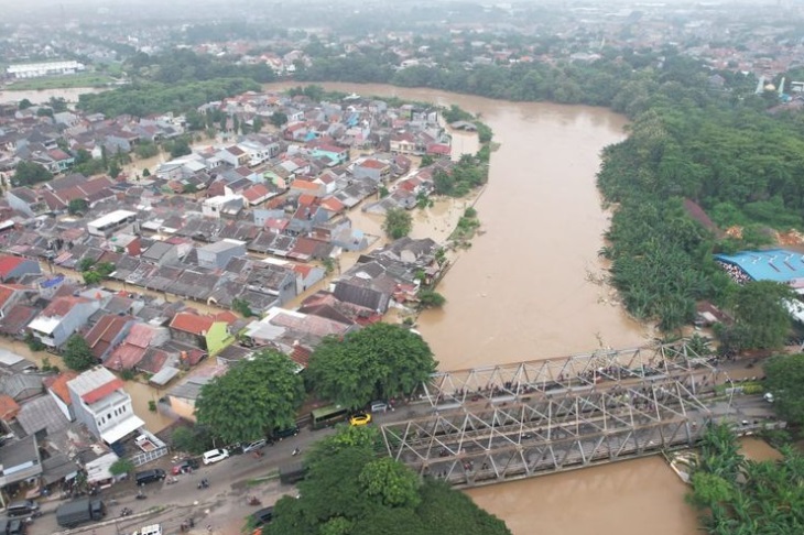 BNPB Sebut 155 Rumah di Bekasi Terendam Banjir hingga 2 Meter