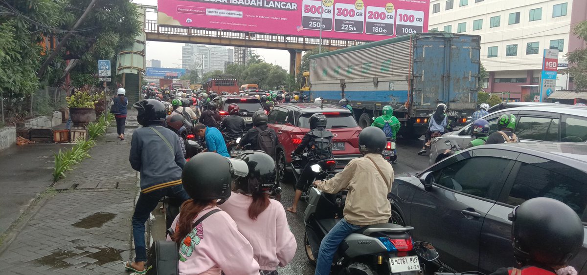 Banjir di Bekasi Mulai Surut, Jalanan Kembali Bisa Dilintasi