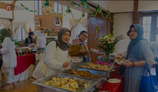 Ribuan WNI Halal Bihalal Rayakan Idul Fitri di KBRI Washington, Makan Opor Ayam hingga Semur Tahu