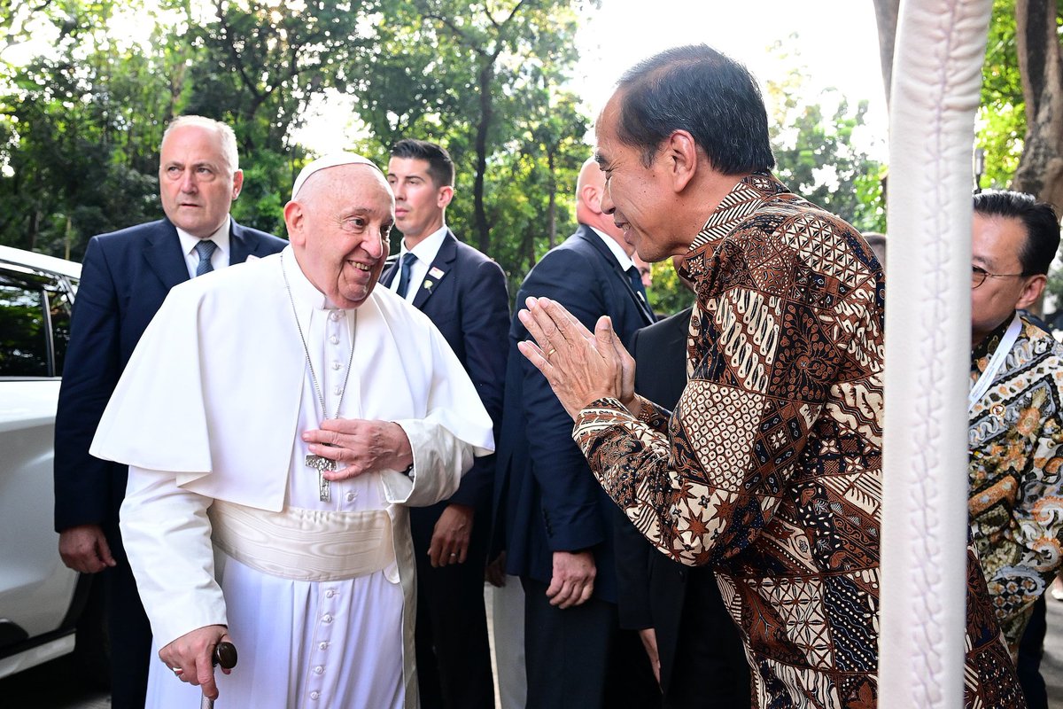 Jokowi Tiba di Roma, Sampaikan Belasungkawa Pemakaman Paus Fransiskus