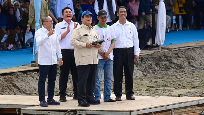 Prabowo Kagum Teknologi Drone, Tanam Padi 25 Hektare dalam Sehari