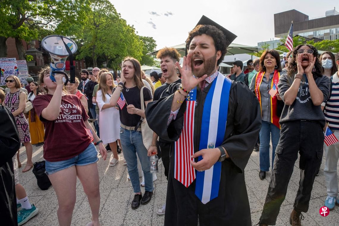 Trump Perintahkan Harvard Batasi Pendaftaran Mahasiswa Asing